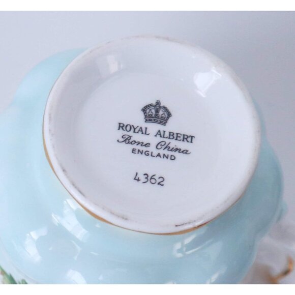 Vintage Royal Albert Teacup and Saucer Baby Blue Roses #4362 - Picture 5 of 5